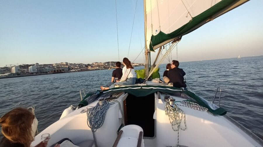 Lisbon: Sunset Cruise on The Tagus River with Welcome Drink - The hill-city feel: São Jorge Castle and the church-and-stone skyline