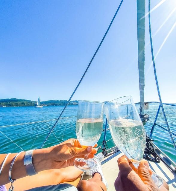 Lisbon: "Sunset" & "Day Tours" by boat, with drink and music - Onboard comfort: blankets, Bluetooth music, and real convenience