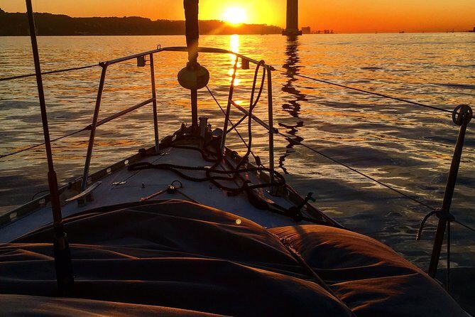 Lisbon Sunset Sensations on a Private Sailing Boat with wine&snacks - The royal palace view: a quieter kind of Lisbon grandeur