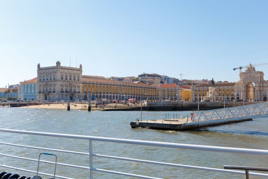Lisbon: Tagus River Cruise With Brunch - Alfama from the water: old buildings, easy photos