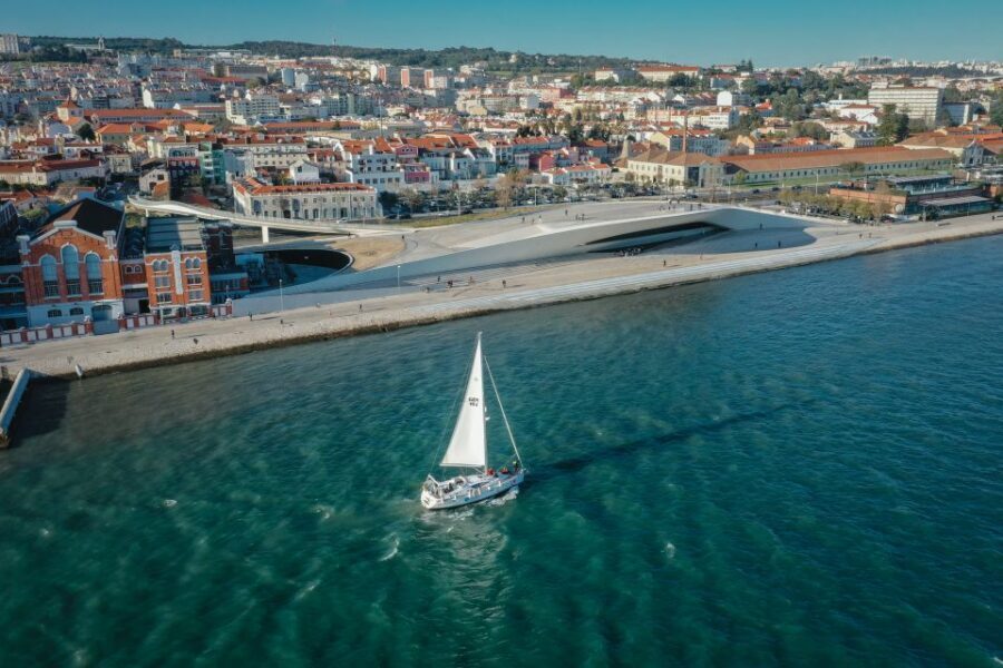 Lisbon: Tagus River Sailboat Tour - Getting to Doca de Alcântara: where the sail starts