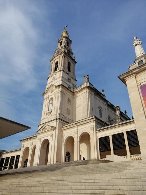 Lisbon to Fátima, Nazaré, and Óbidos, Full-Day Private Tour - A private day linking Fátima, Nazaré, and Óbidos
