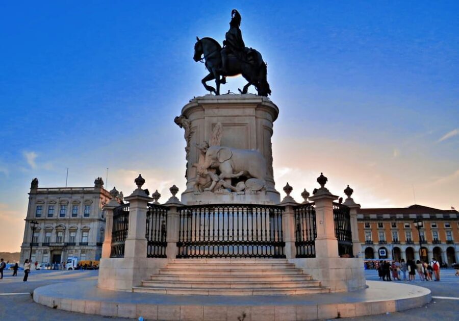 Lisbon to Porto with Óbidos-Nazaré-Fátima-Coimbra-Aveiro - Vehicle Comfort and Realistic Logistics (So You Don’t Feel Frazzled)
