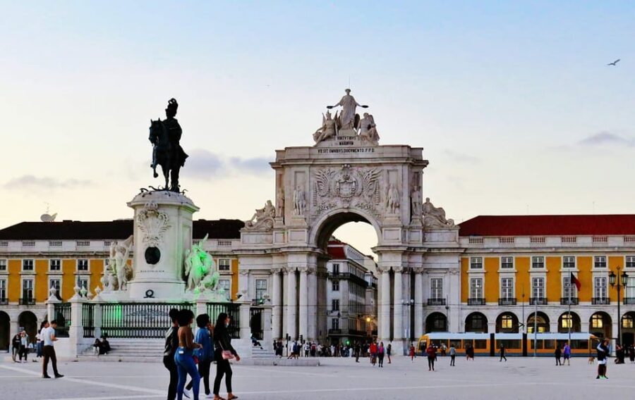 Lisbon to Porto with Óbidos-Nazaré-Fátima-Coimbra-Aveiro - Fátima: A Place for Quiet Prayer and Meaning