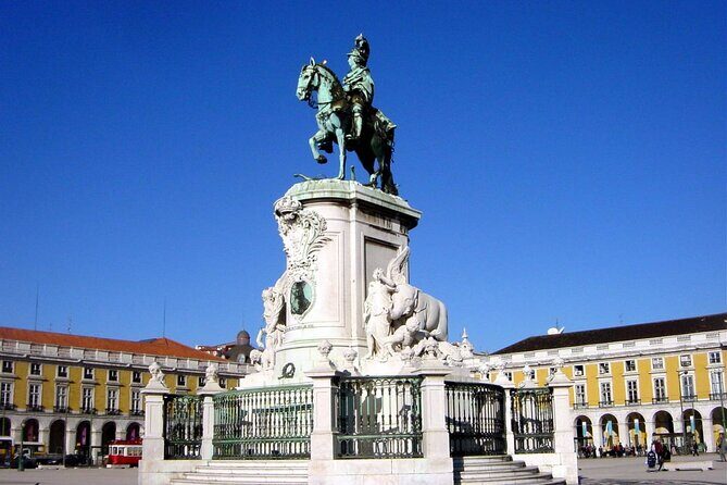Lisbon to Porto with stop Aveiro-Fátima-Coimbra-Tomar-Nazaré-Óbidos - The Porto arrival: dropped at your accommodation