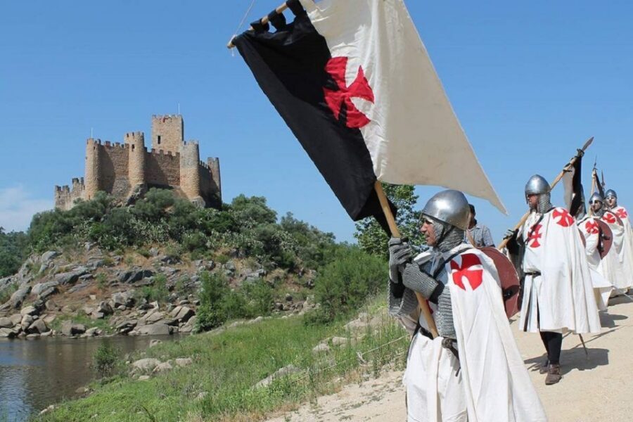Lisbon: Tomar and Almourol Knights Templar Tour - Almourol Castle on the Tagus: fortress views and Templar vibes