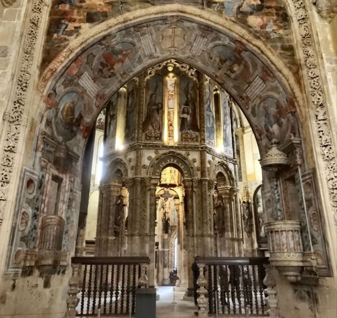 Lisbon: Tomar, Batalha, and Alcobaça Monasteries Tour - The human side: Pedro I and Inês de Castro