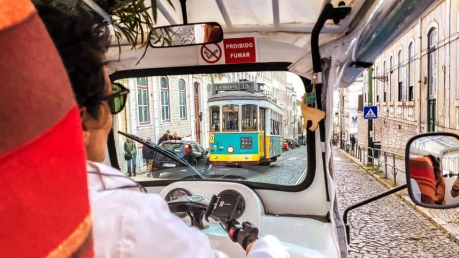 Lisbon tour Oldtown & Viewpoints on a tuktuk! - Alfama on Foot: Narrow Streets, Laundry Lines, and Fado Atmosphere