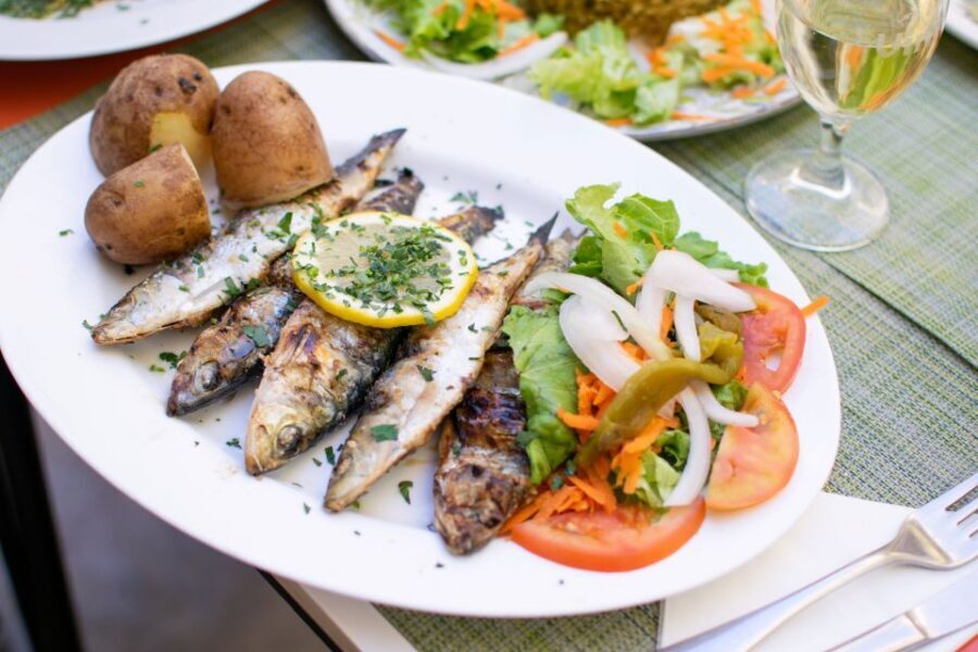 Lisbon Traditional Portuguese Food and Sightseeing Tour - Café Stop Vs. Restaurant Stop: Why the Change Feels Different