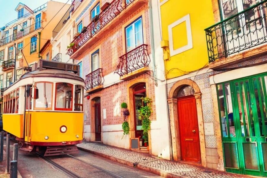 Lisbon: Tuk-Tuk Tour Historical Alfama old town private tour - The Itinerary in Plain English: Stop-by-Stop Breakdown