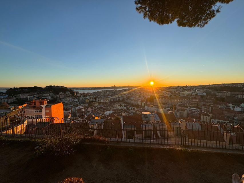 Lisbon: Tuk Tuk with hotel pick up and the best of old city - São Vicente de Fora and Santa Engracia: Culture Stops That Don’t Feel Like Homework
