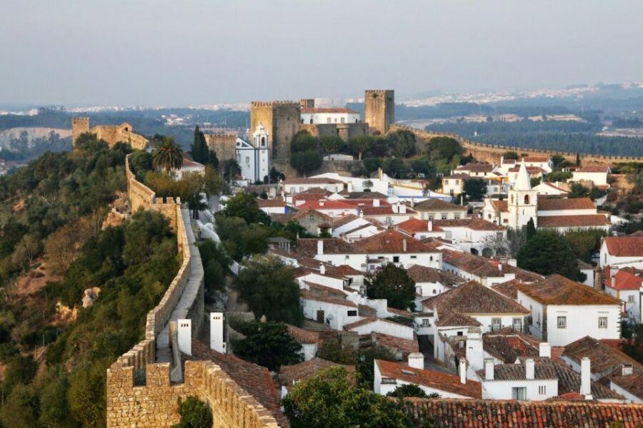 Lisbona: Tour a Fátima, Óbidos e Nazaré - Getting started: meeting point and first impressions