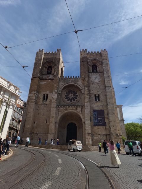 Lisbon:Private guided historical sightseeing Tour by TUK-TUK - Getting picked up: Time Out Market, Alfama, Chiado, or Cais do Sodré