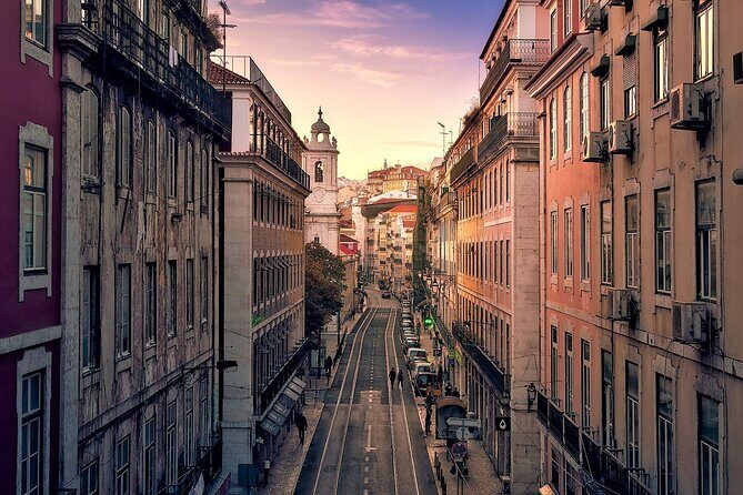 Lisbon's 7 Hills on Tuk-Tuk - Miradouro das Portas do Sol: first skyline hit over Old Lisbon