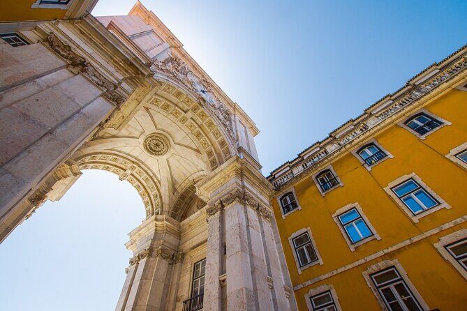 Lisbon's 7 Hills on Tuk-Tuk - Around the Graça/Alfama-era mix: pantheons, Santa Engrácia, and Ladra