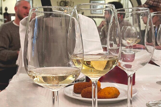 Lisbon's authentic Food and Wine tour with a Winemaker - Arco de Jesus: a short walk into real Lisbon streets
