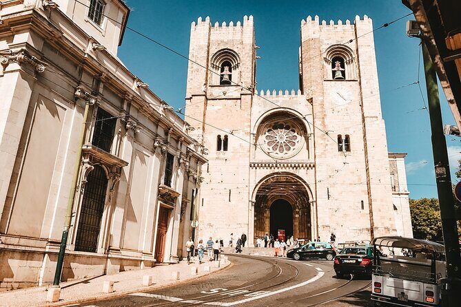 Lisbon's Old Town Private Tuk Tuk Tour (1 Hour and 30 Minutes) - Miradouro das Portas do Sol: the quick win for big photos