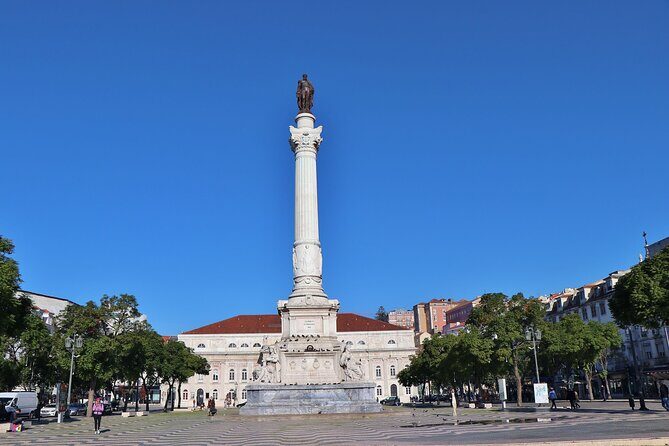 Lisbon´s Private Walking Sightseeing Tour - Lisbon Cathedral and the Holy Door: religion shaped by conquest