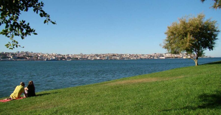 Lisbon’s South Side, River Tejo & 3-Hour Walking Tour - Why the south side of the Tejo makes Lisbon feel bigger