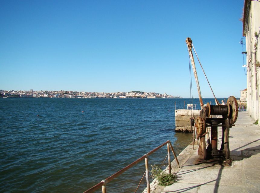 Lisbon’s South Side, River Tejo & 3-Hour Walking Tour - Cristo Rei: bus ride up, then Boca do Vento for the big panorama