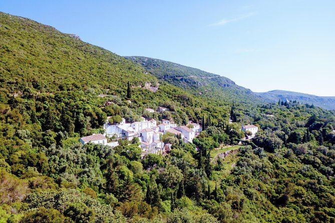 Lisbon´s South Sights & Wine Private Tour - Sesimbra: fisherman village charm plus a castle viewpoint
