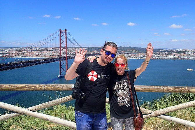 Lisbon´s South Sights & Wine Private Tour - Morning in motion: pickup, the Tagus crossing, and a river-world detail