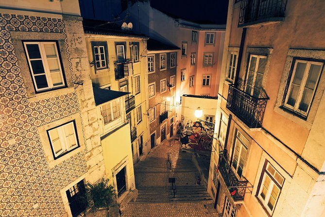 Live Fado Private Tour in Lisbon with Dinner - Entering the Fado House: Close-Range Music With Real Meaning