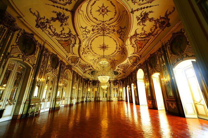 Mafra and Queluz Palaces Private Tour with Tickets - How the tour stays comfortable for a long day