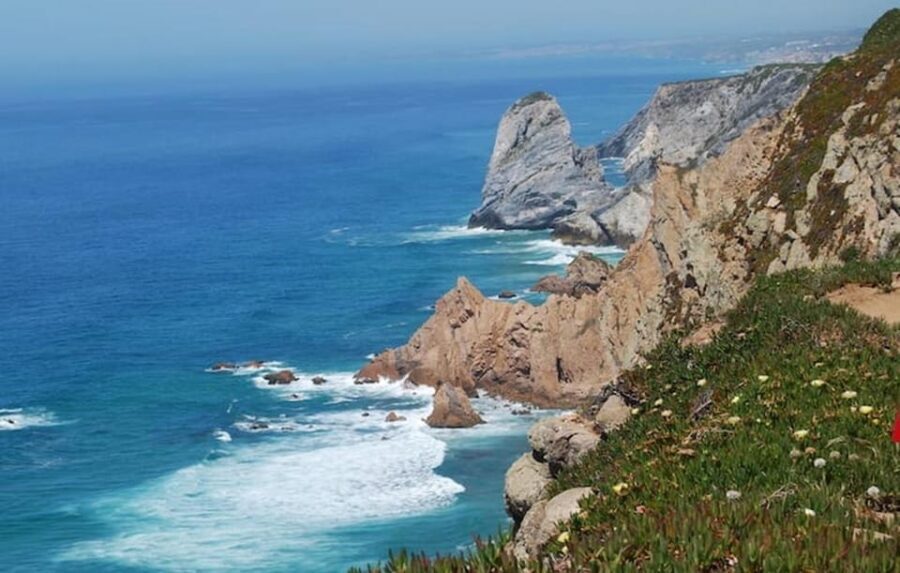 Magical Day Trip: Pena Palace, Sintra, CaboDa Roca & Cascais - Sintra Centre time: take a breather between palaces