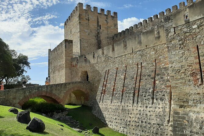 Make it the best day in Lisbon - Half day Private tour - Stop 2: Jerónimos Monastery and the Manueline style you can spot