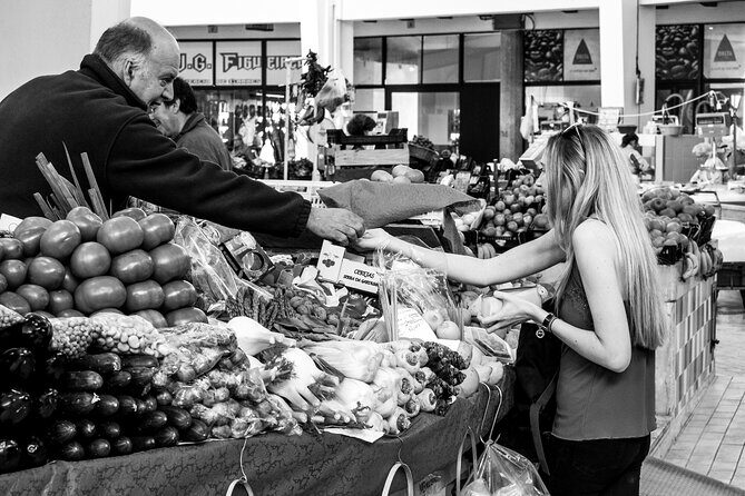 Market Tour, Cooking Class And Lunch At Mercado de Arroios - The cooking class: how hands-on it feels in a small group