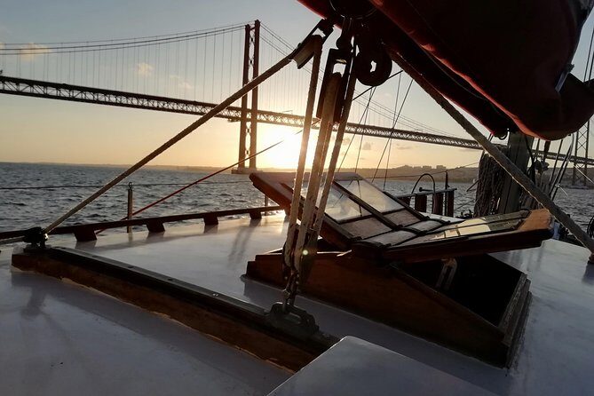 Marriage proposal on a Vintage Sailboat - Key highlights to know before you go