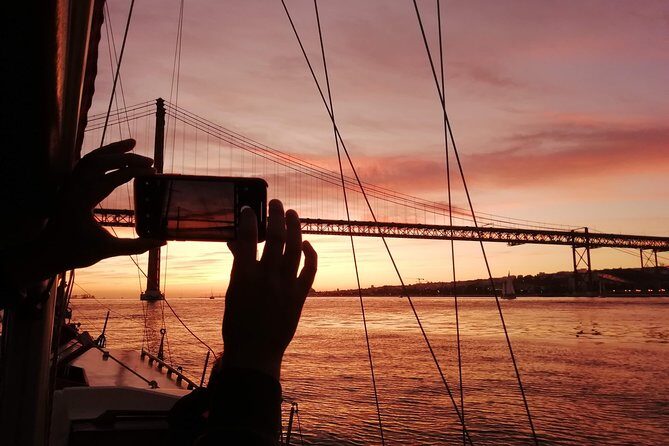 Marriage proposal on a Vintage Sailboat - Cristo Rei and the bigger river panorama from the south banks