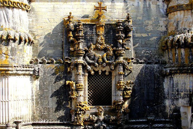 Medieval Knights Templar and Alcobaça Private Day Trip from Lisbon - The guide experience: live commentary and why the storytelling gets praised