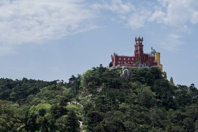 Medieval Vila de Sintra Tour from Lisbon in Mercedes de Luxo - Stop 2: National Palace of Sintra and the 30-minute sprint reality