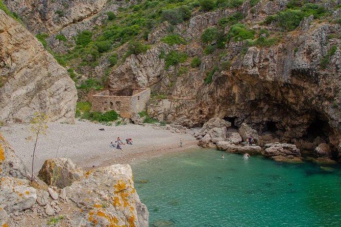 Mindful Coastal Hike in Arrabida – Secret Beach by the Atlantic - Cabo Espichel cliffs to a hidden pebble beach