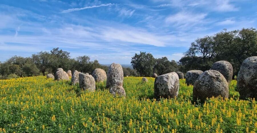 Montemor-o-Novo or Évora: One-Day Tour of Megaliths - Lunch in Santiago do Escoural: a good break at the right time