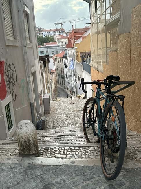 Multicultural Lisbon: Stories, Art, Music, Flavor & Secrets - Castelo’s immigrant-run restaurant: where warmth beats formality