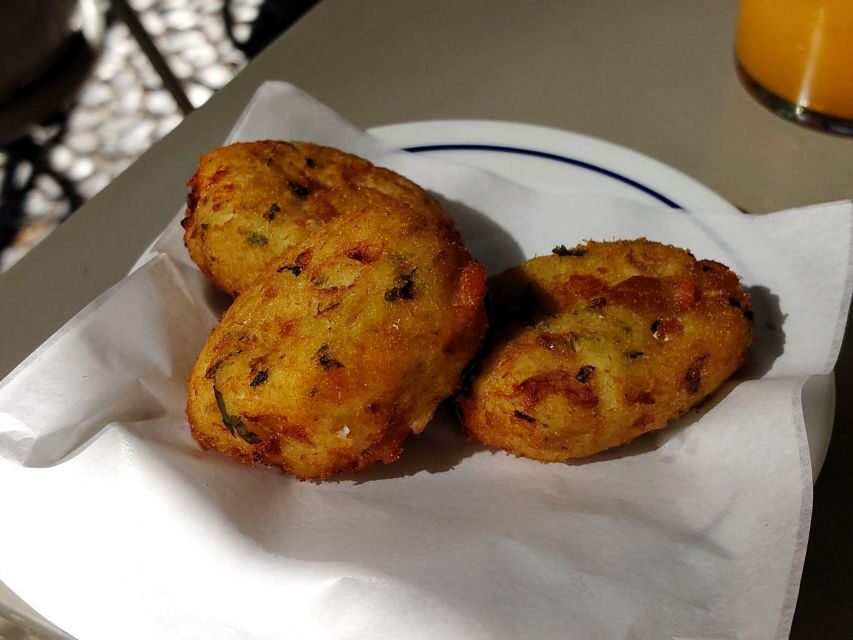 No Diet Club - Unique food tour in Lisbon with many Tastings - The guide experience: fun facts, not a lecture