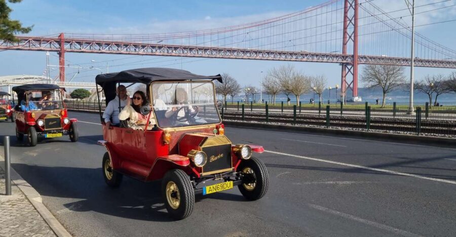 Nostalgic Lisbon Tuk Tuk Tour: Hidden Gems - Jerónimos Monastery and the Manueline architecture focus