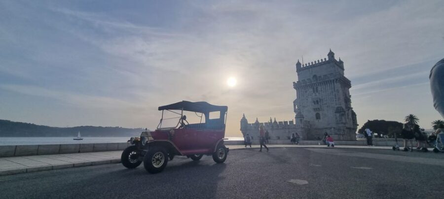 Nostalgic Lisbon Tuk Tuk Tour: Hidden Gems - The guides make or break it: what to look for