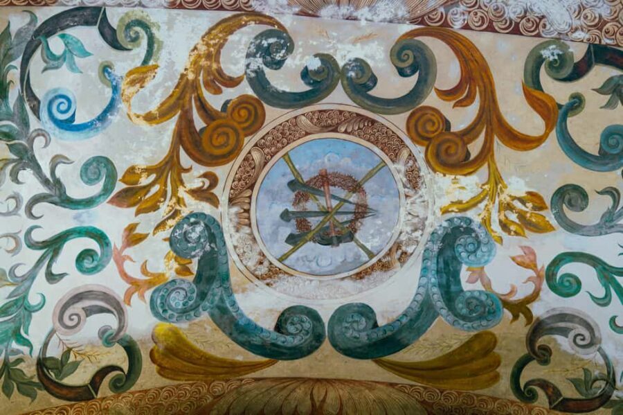 Óbidos: Explore The Queen's jewel with a local guide - Porta da Vila and the 18th-century tile story