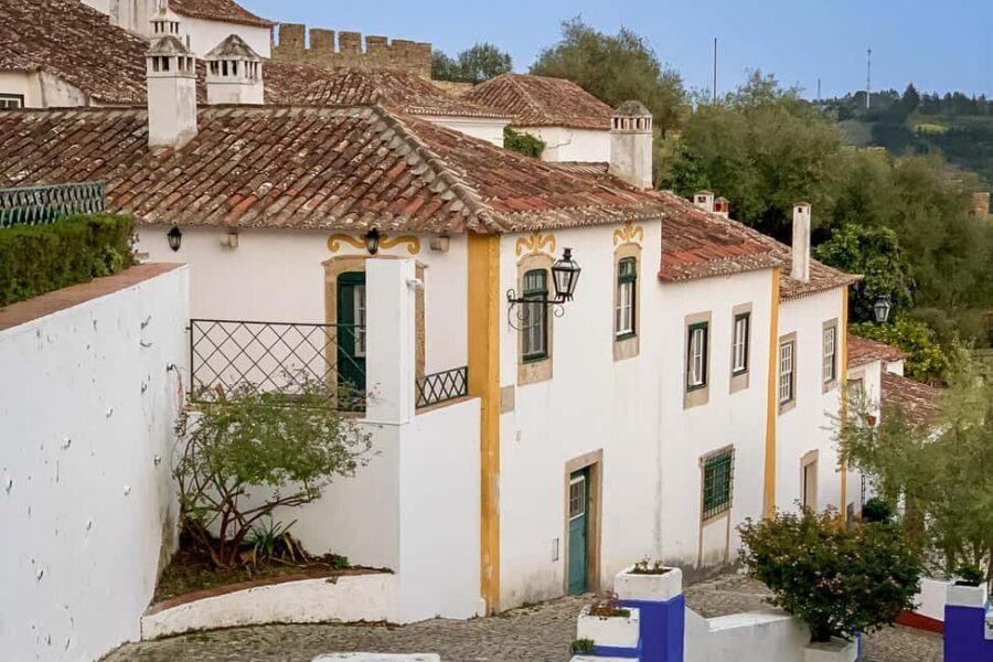 Óbidos: Flexible Walking Tour in Medieval Town - Church Stops: Santa Maria and Misericórdia on Foot