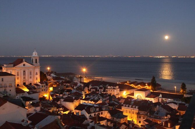 Old Lisbon: Alfama and Sao Jorge neighborhood 3-Hour Walking Tour - Price and value: why $24.14 can feel like a smart deal