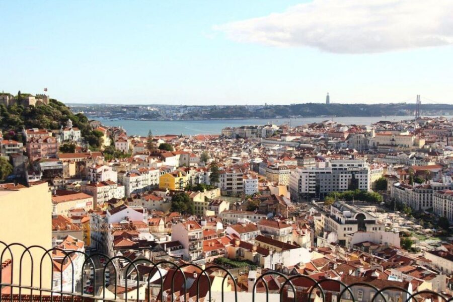 Old town of Lisbon on board of a tuk tuk- 1hour - Miradouro da Senhora do Monte: the uphill payoff