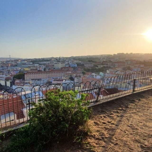 Old town of Lisbon on board of a tuk tuk- 1hour - Alfama in short hops: how you see a lot without getting stuck