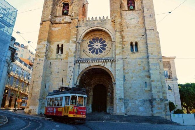Old town Tuk Tuk Tour - Passing by the Cathedral: a quick landmark moment