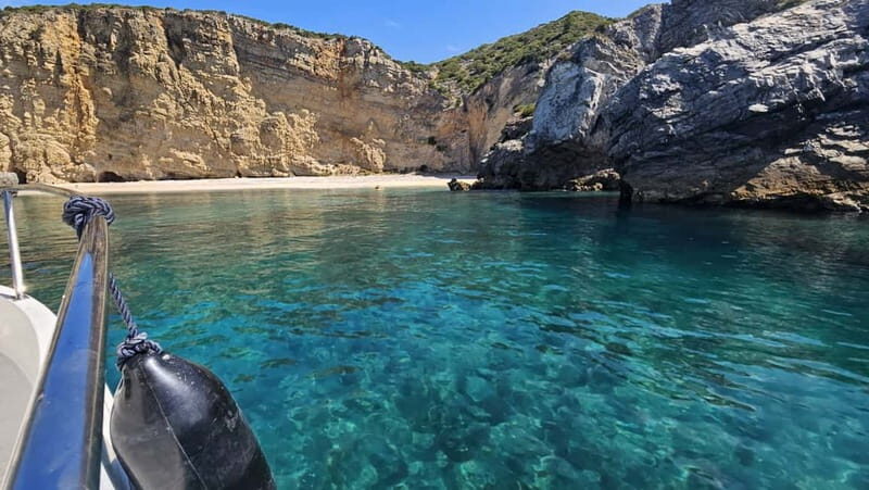 Passeio de Barco em Sesimbra (Publico/Compartilhado) - The guide and the small-group advantage