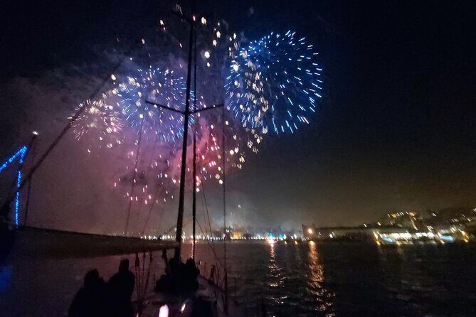 Passing the Year in a Boat with Champagne and Fireworks - A Lisbon New Year Countdown on the Tagus