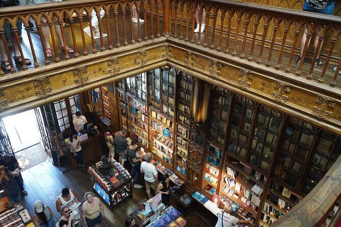 Porto Heritage & Wine: Exclusive Private Day Trip from Lisbon - Catedral do Porto: Romanesque-to-Baroque views plus a downhill walk